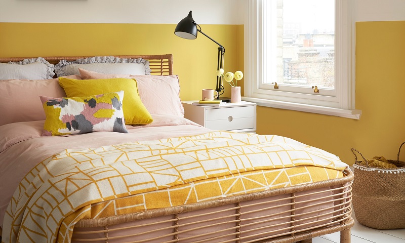 Phòng ngủ màu vàng phù hợp với người có mệnh Kim