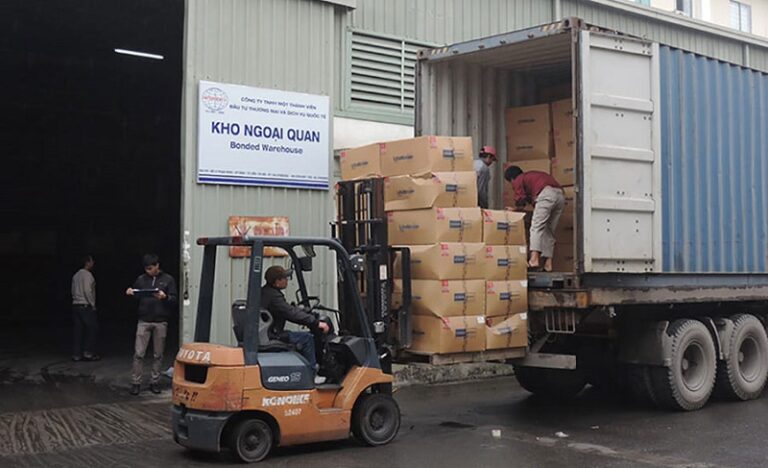 Dịch vụ bốc xếp container TpHCM bằng xe nâng, xe cẩu - Kiến Vàng 247