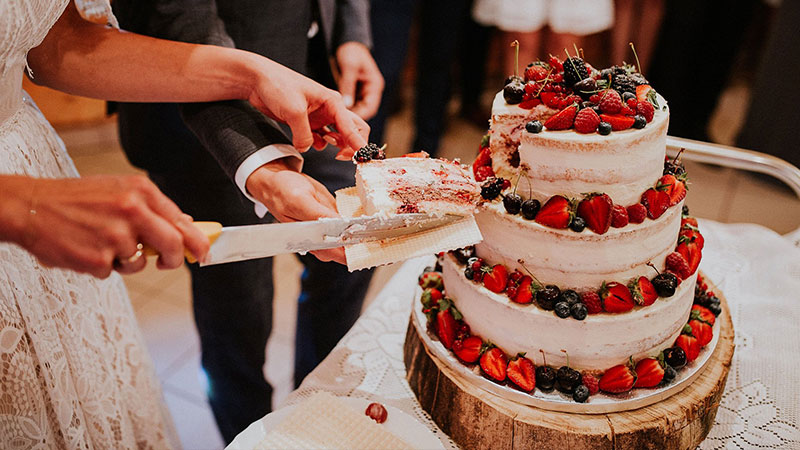 Vận chuyển bánh kem đến tiệc cưới mà không bị hư